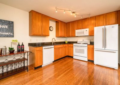 Heritage Summer Hill 3 Bedroom Yorkshire Townhome Kitchen with Granite Countertops and Hardwood Flooring in Doylestown, PA